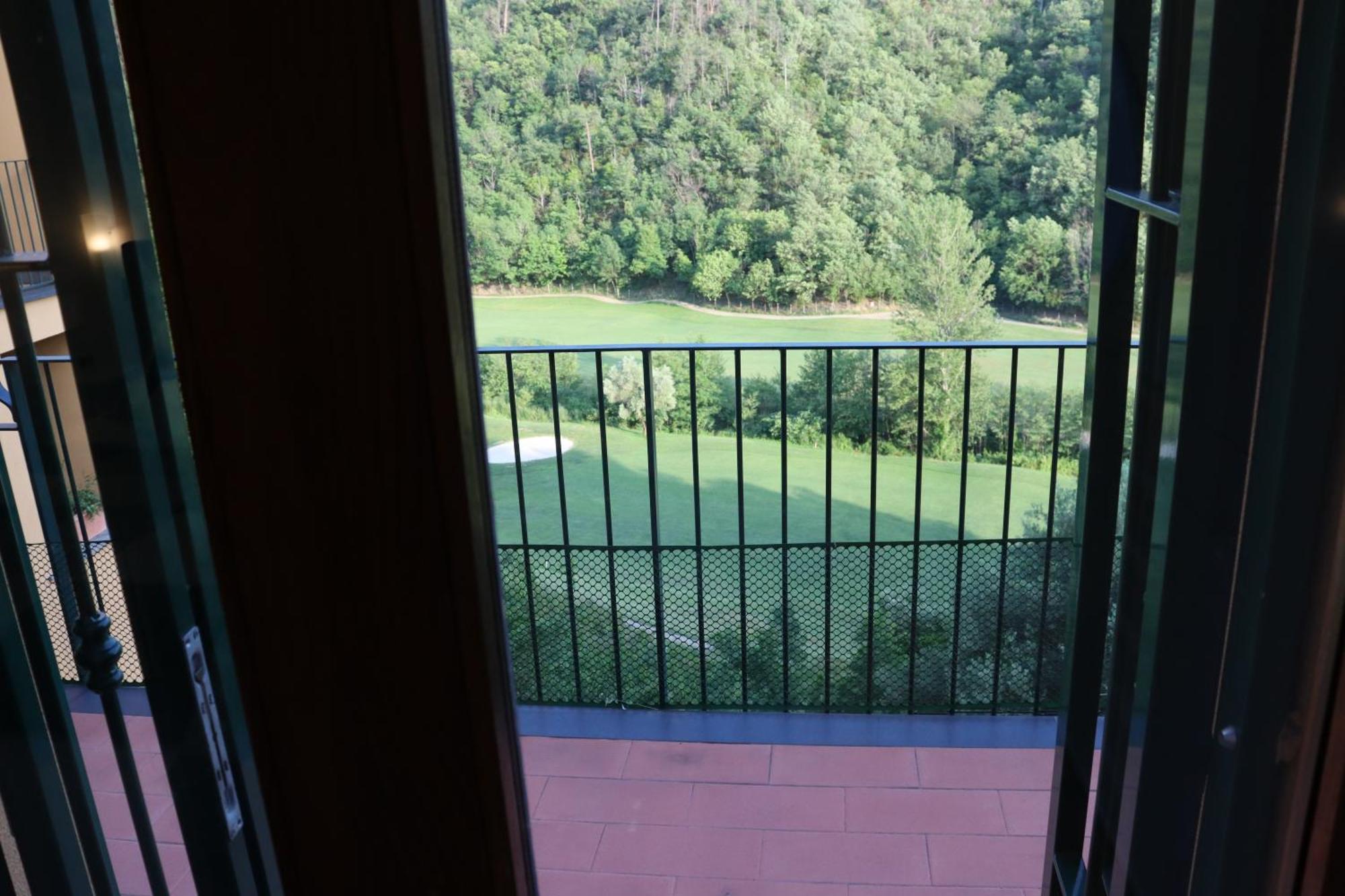 Appartement Dans Un Terrain De Golf, 5 Min De La Mer En Voiture, Parking Gratuit Cogoleto Luaran gambar